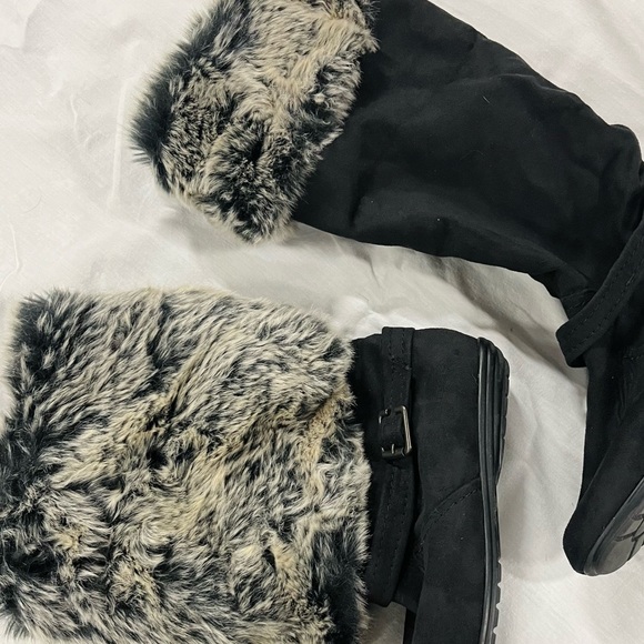 ❤️SALE🐻3 PAIRS OF BOOTS!! LIKE NEW! 👢 VALUE $650! - Picture 5 of 8